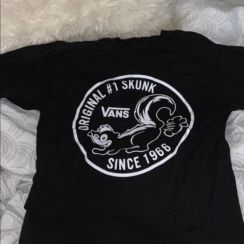 vans black skunk tee